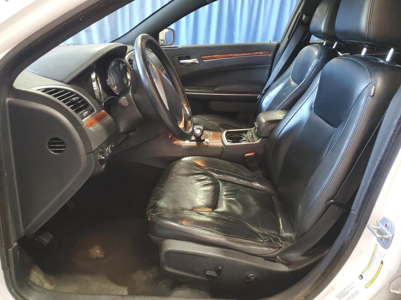 2014 Chrysler 300 - Image 7