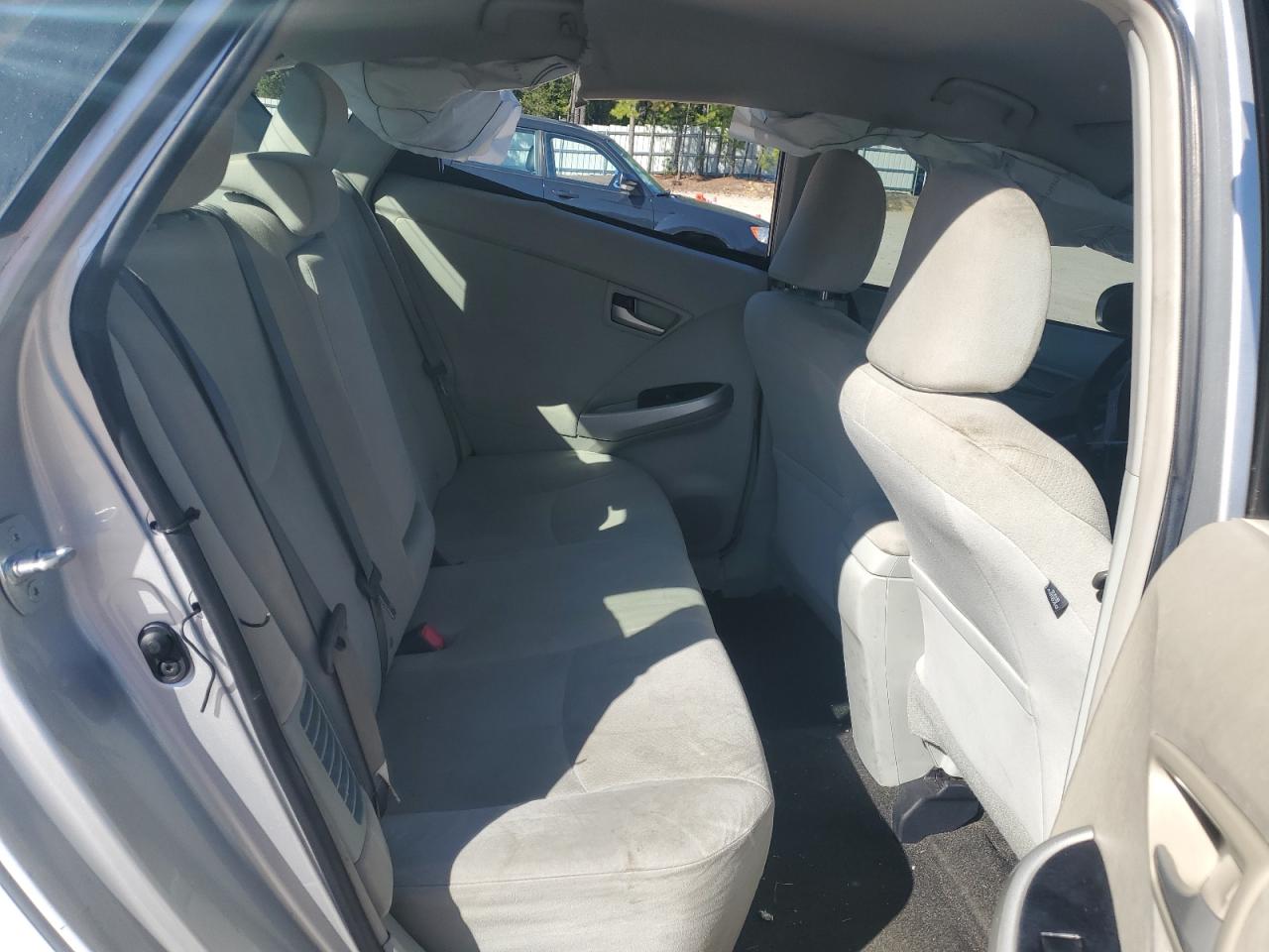 2014 Toyota Prius - Image 11