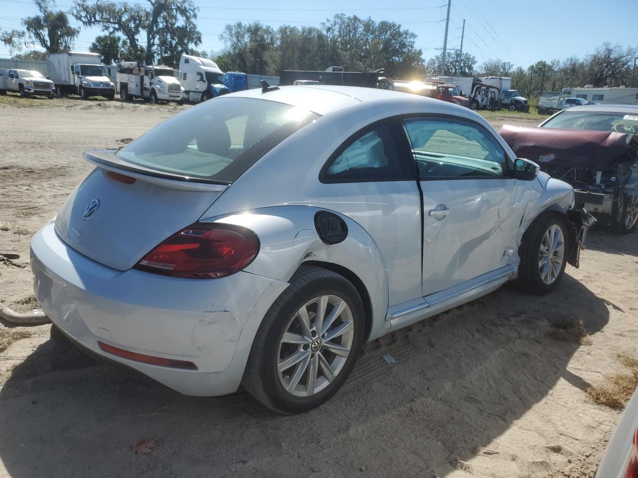 VIN 3VWFD7AT5JM706800 2018 VOLKSWAGEN BEETLE no.3