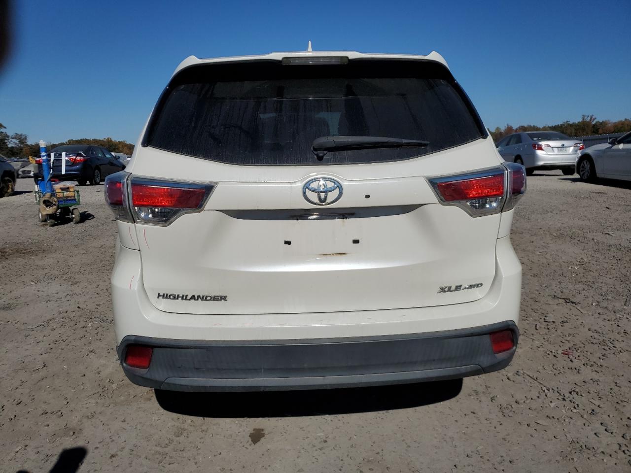 5TDJKRFH3FS178006 2015 Toyota Highlander Xle