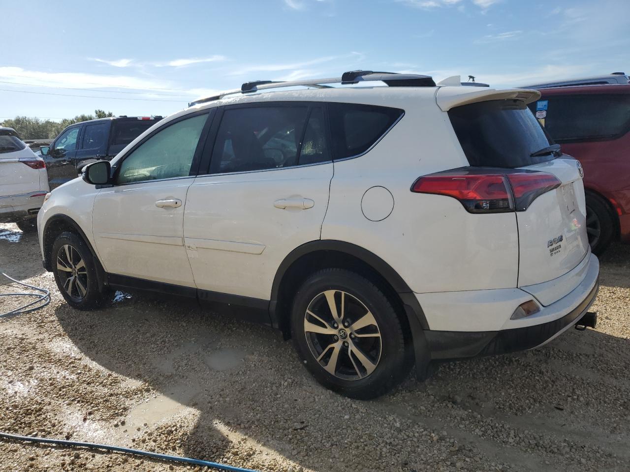 JTMWFREVXJJ165129 2018 TOYOTA RAV 4 - Image 2