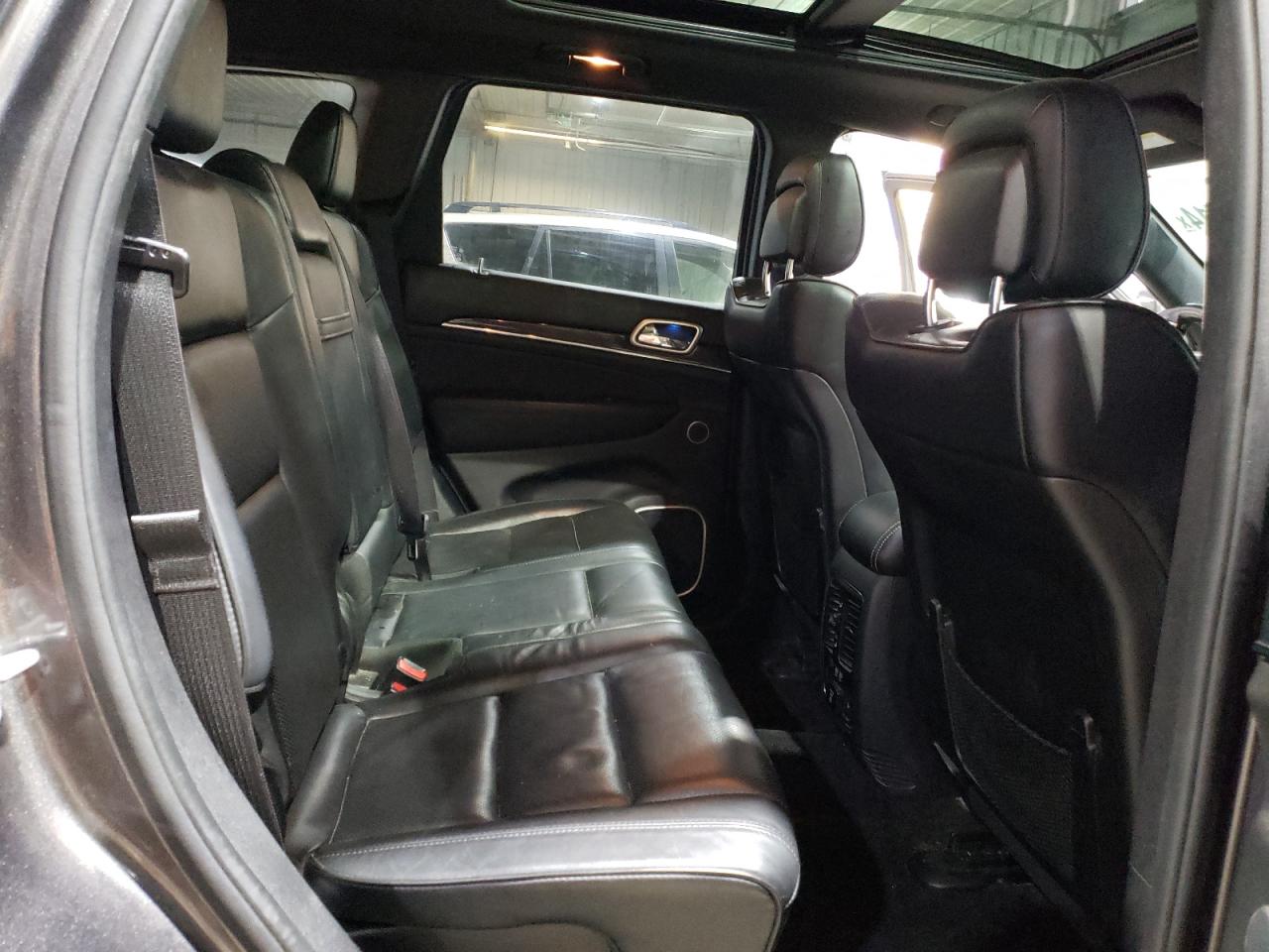 2015 Jeep Grand Cherokee - Image 11