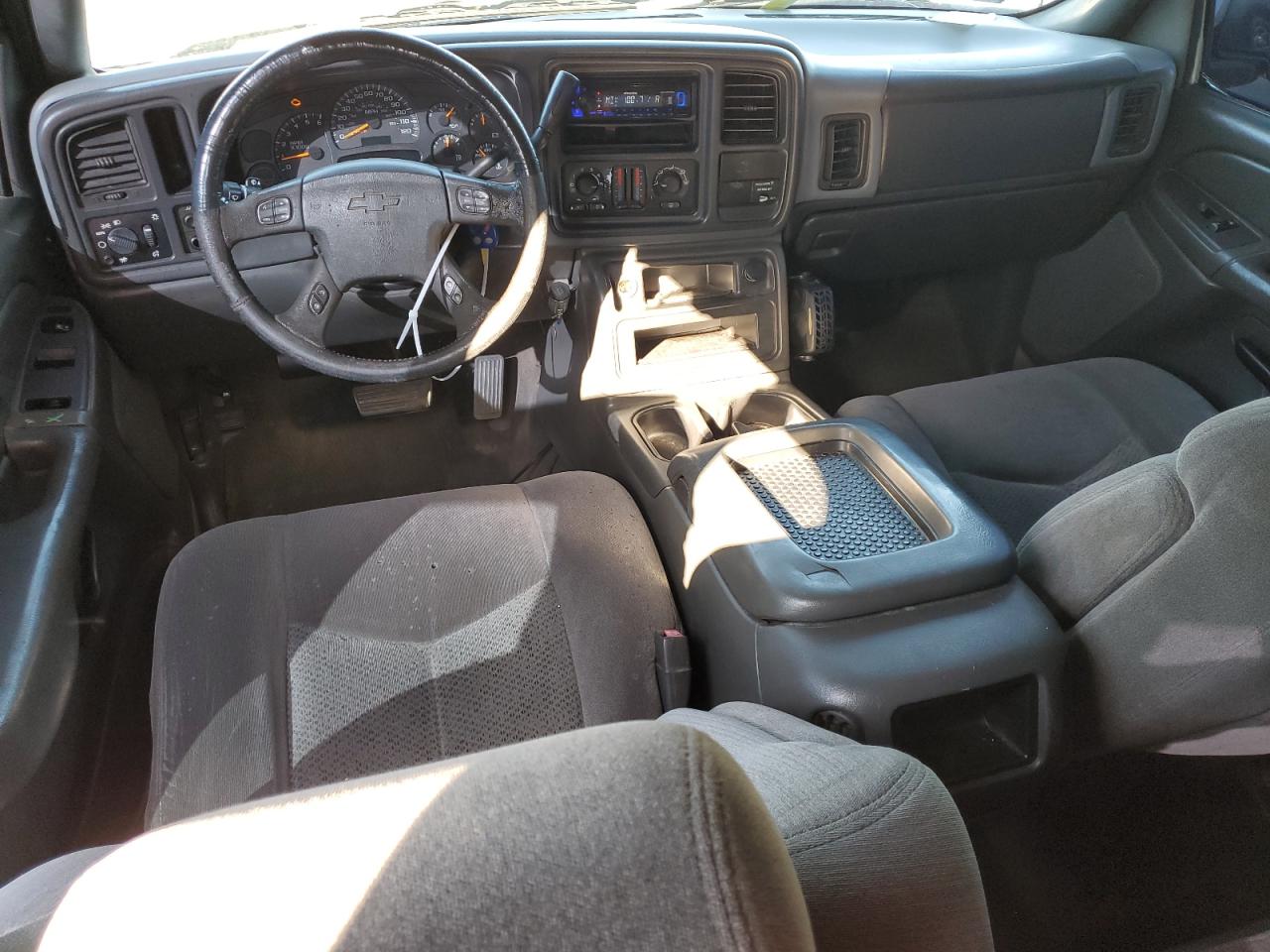 2004 Chevrolet Silverado - Image 8