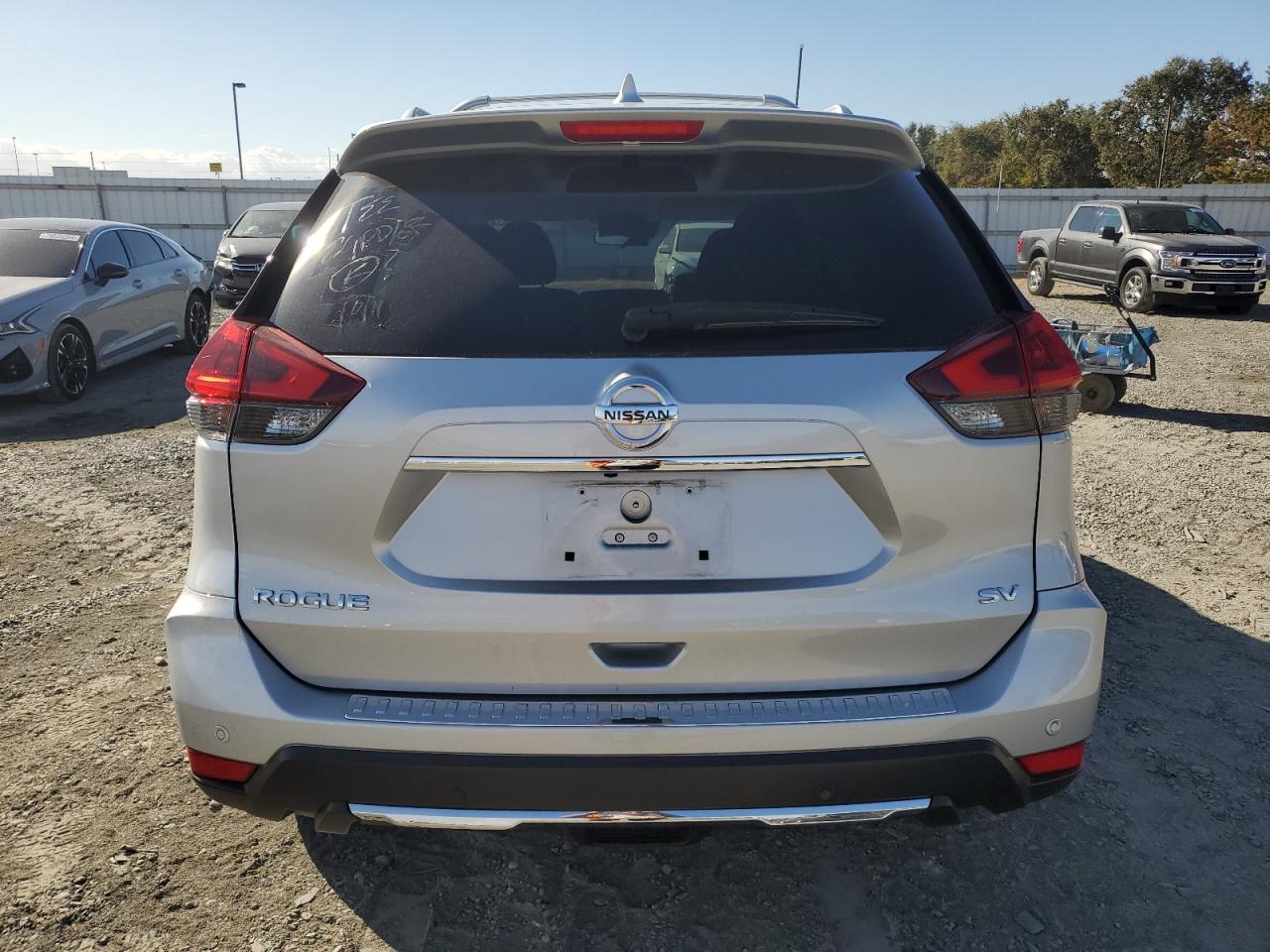 2020 Nissan Rogue S VIN: JN8AT2MT4LW010631 Lot: 76813344