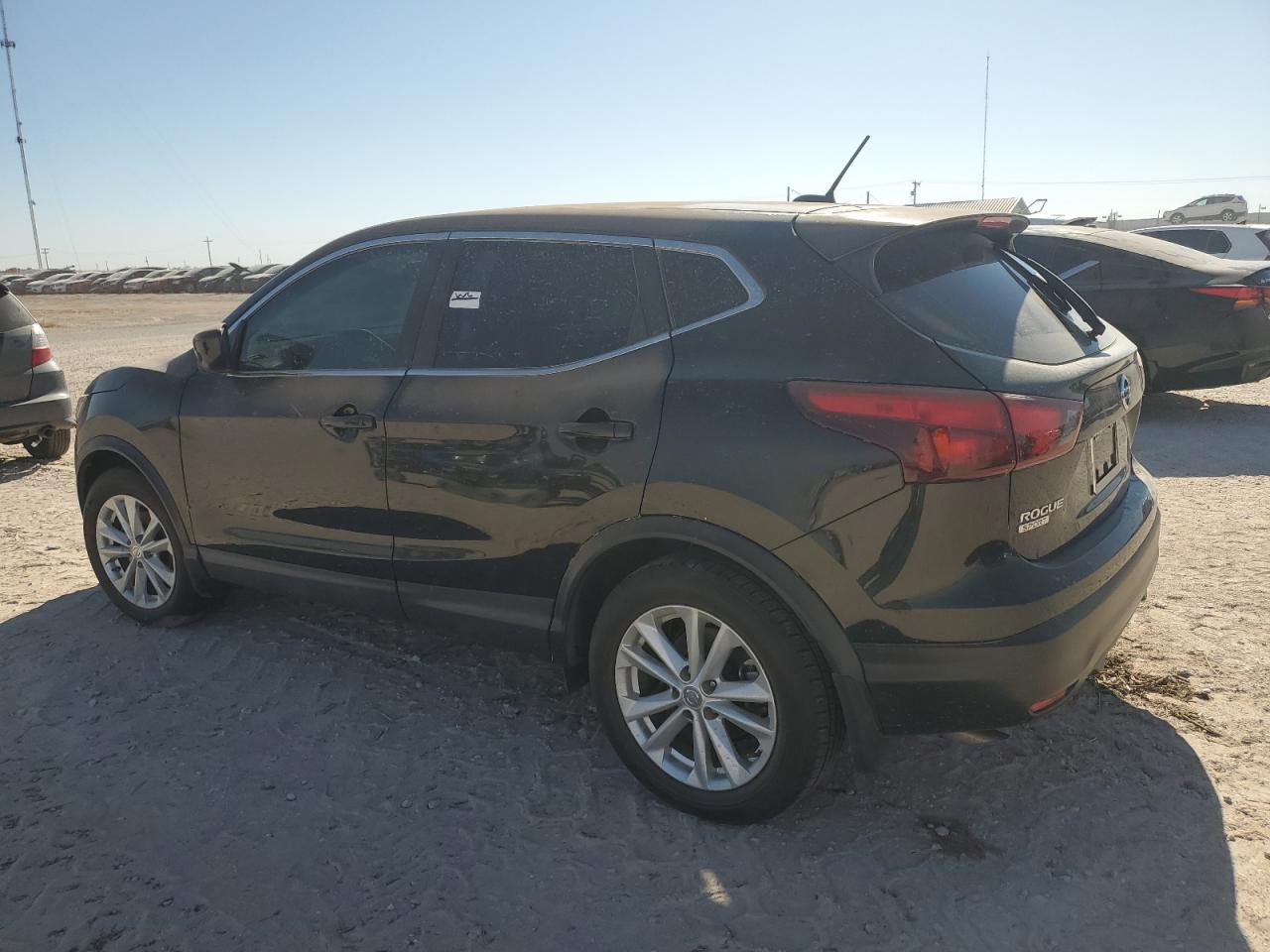 2017 Nissan Rogue - Image 2