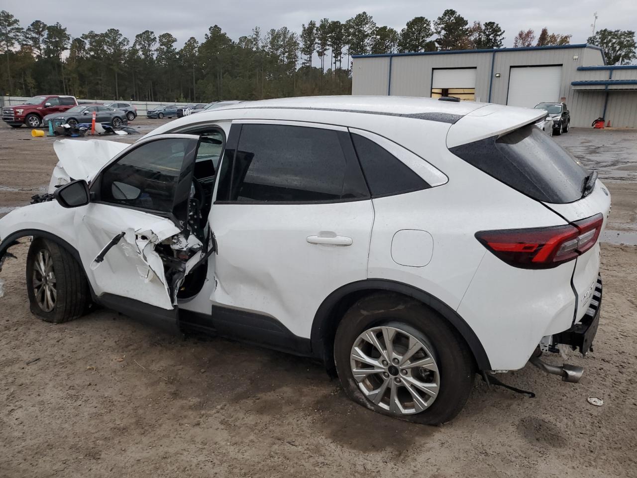 2023 Ford Escape - Image 2