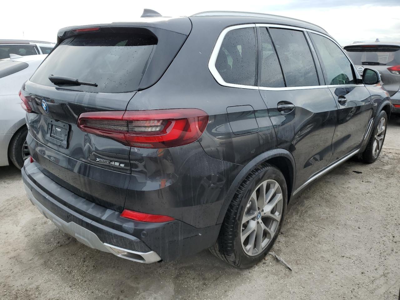 VIN 5UXTA6C00P9R35046 2023 BMW X5 no.3