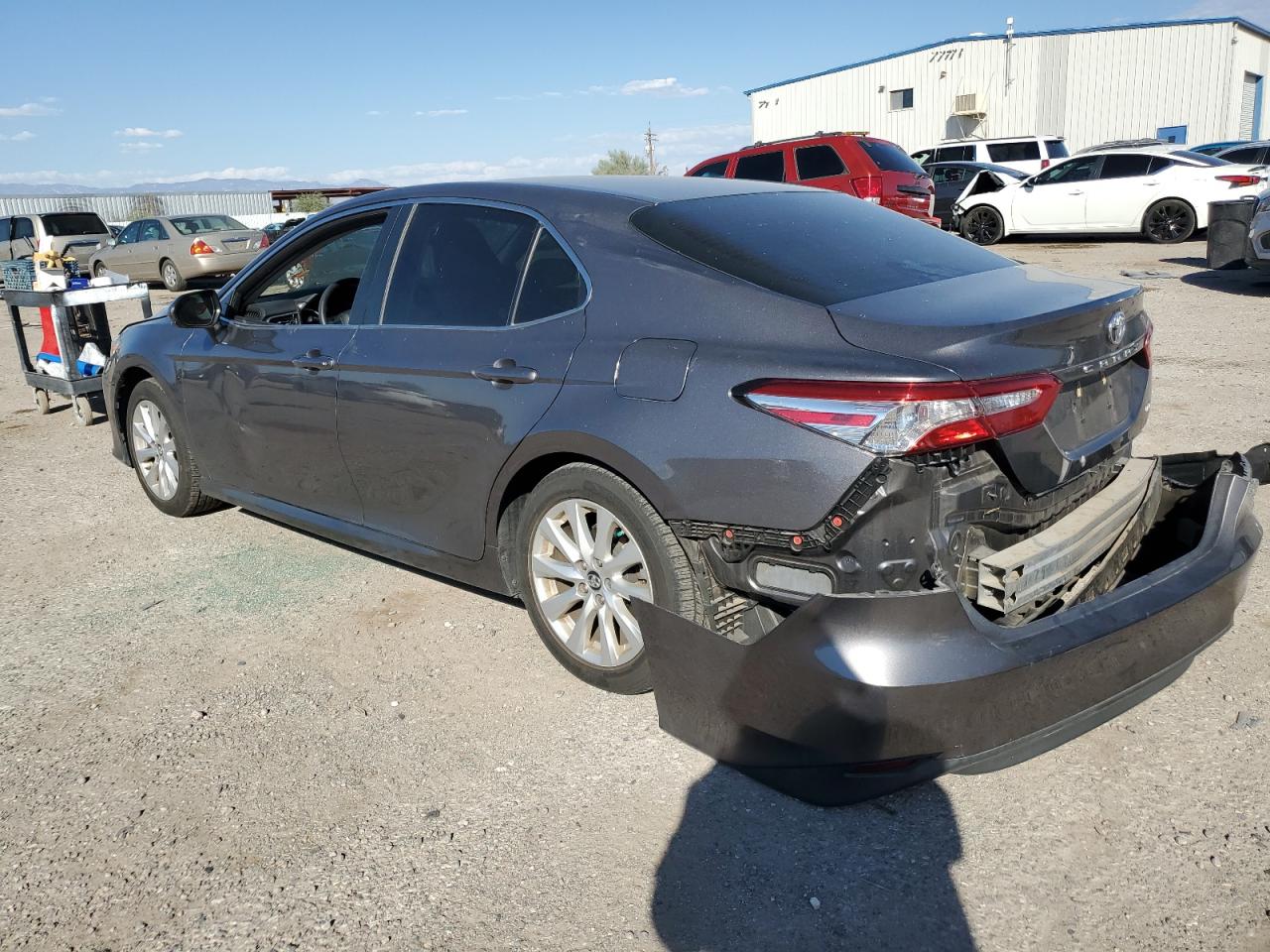 VIN 4T1B11HK7JU509901 2018 TOYOTA CAMRY no.2