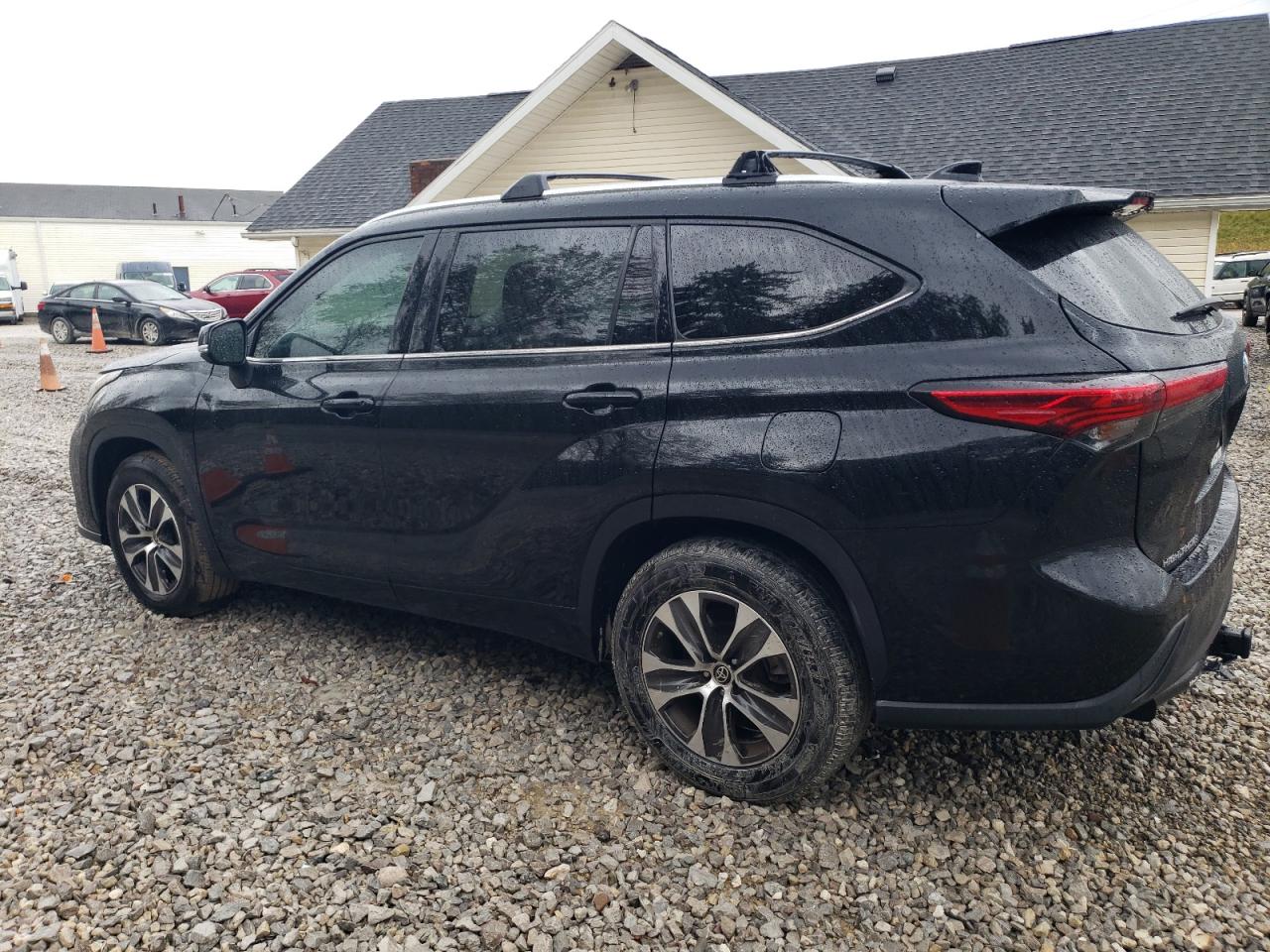 2021 Toyota Highlander - Image 2