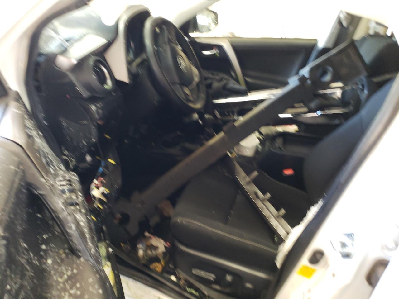 2018 Toyota RAV 4 - Image 7