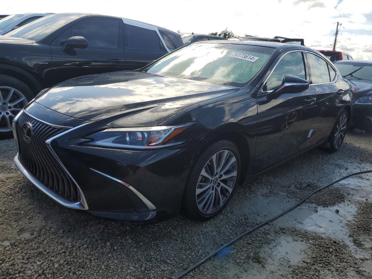 2021 Lexus ES - Image 1