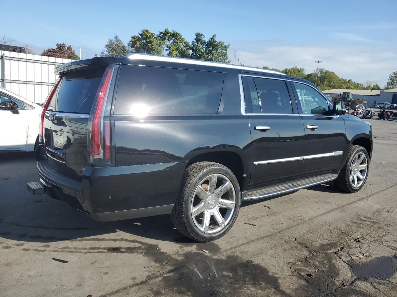 2019 Cadillac Escalade - Image 3