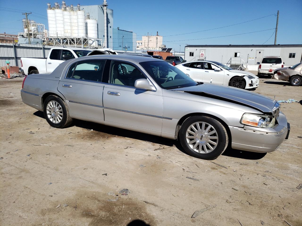 2003 Lincoln Town Car - Image 4