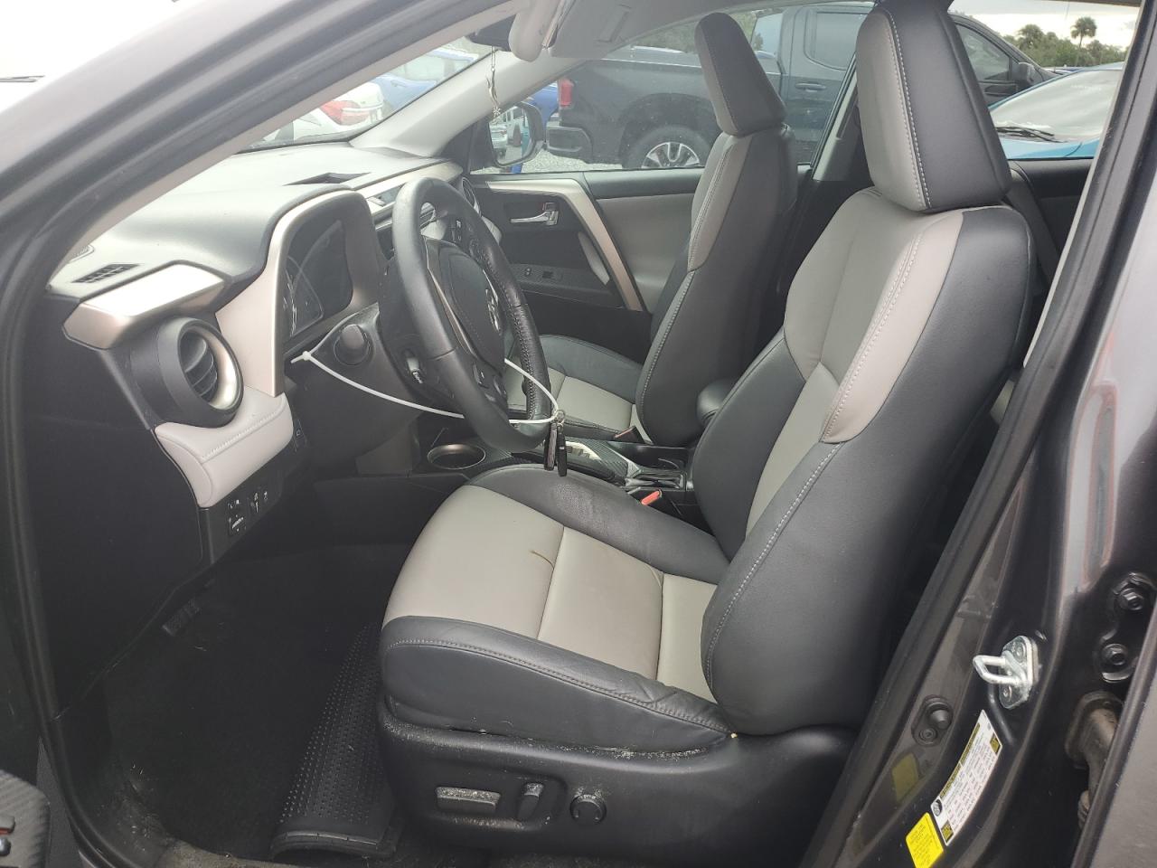 2015 Toyota RAV 4 - Image 7