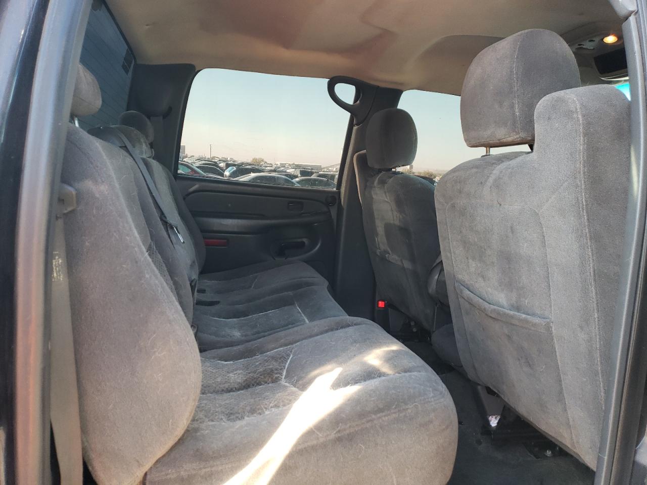 2005 Chevrolet Silverado - Image 11