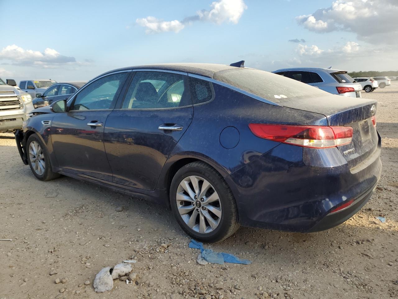 VIN 5XXGT4L30HG174874 2017 KIA OPTIMA no.2