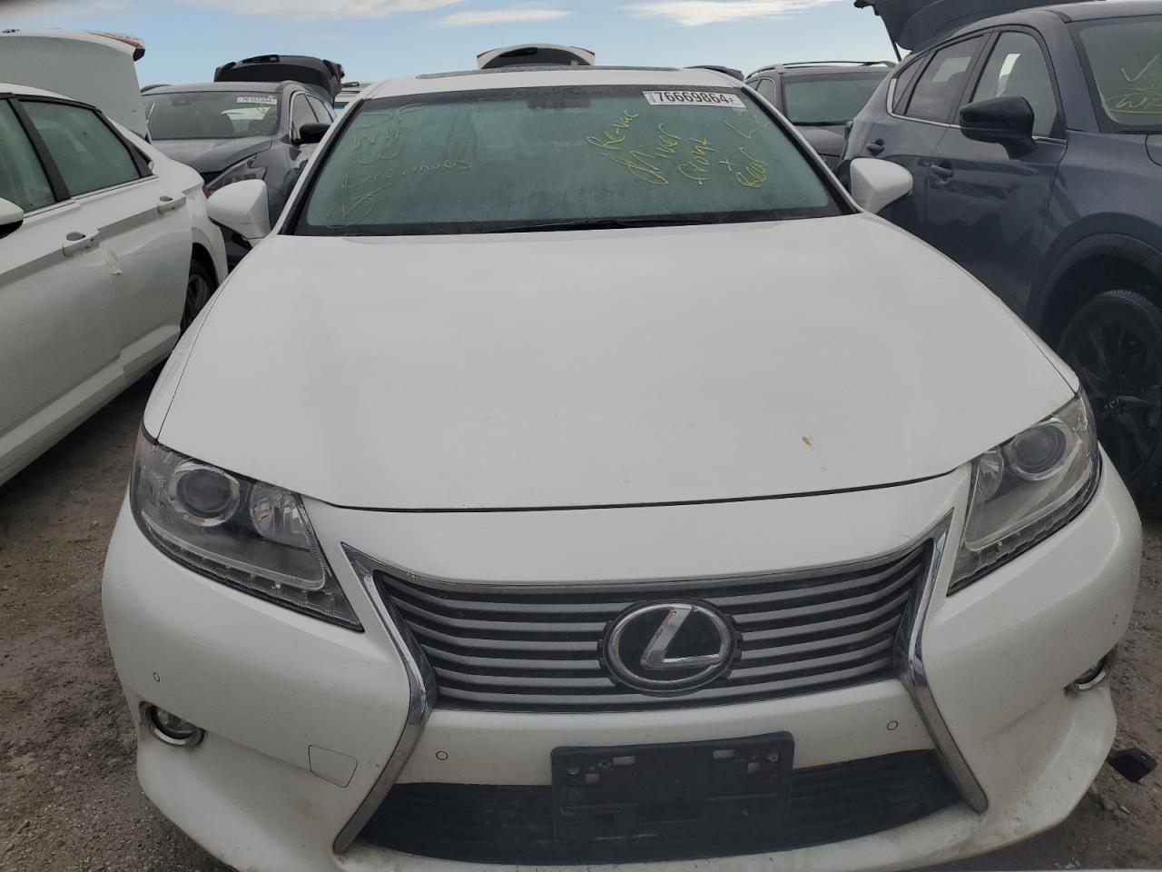 2015 Lexus ES - Image 5