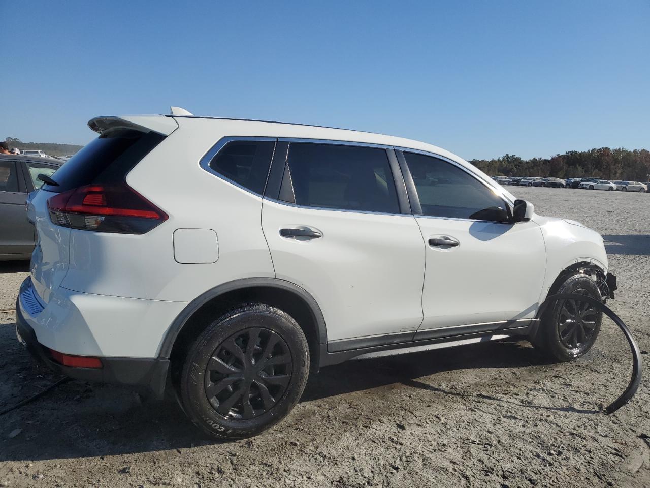 2018 Nissan Rogue - Image 3