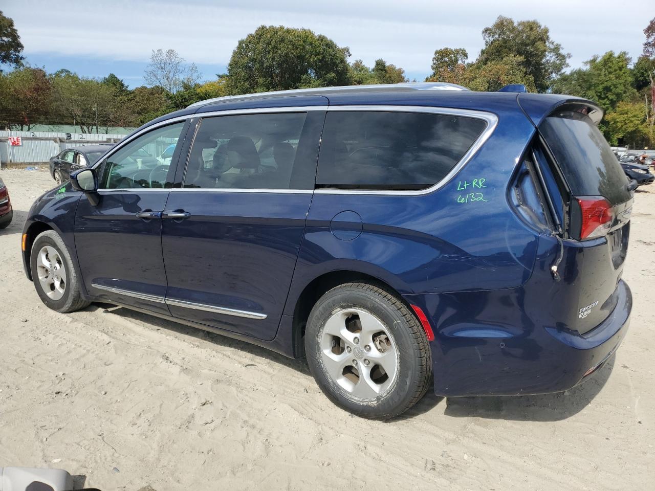 2C4RC1EG7HR543499 2017 CHRYSLER PACIFICA - Image 2