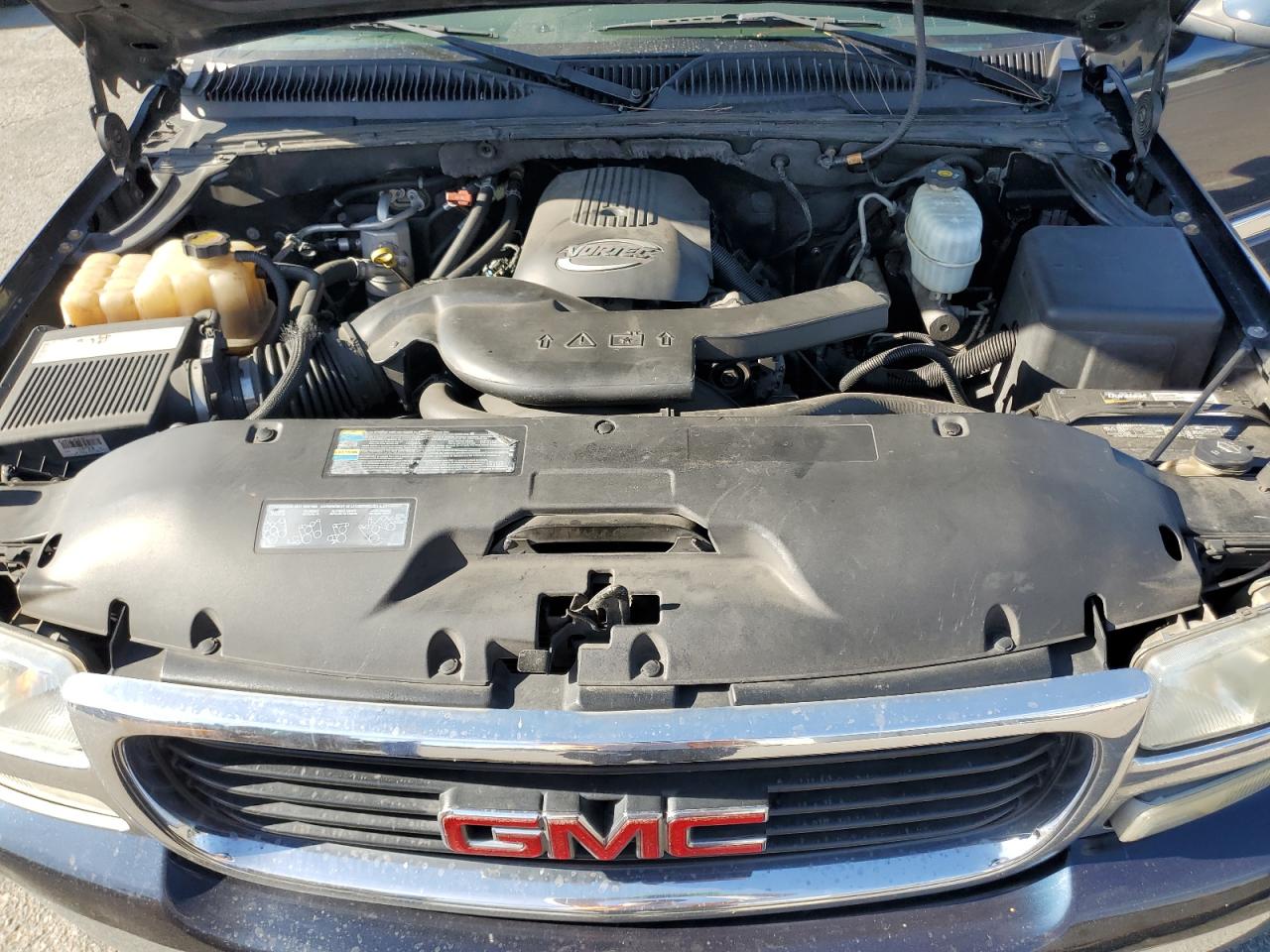 2004 GMC Yukon - Image 11