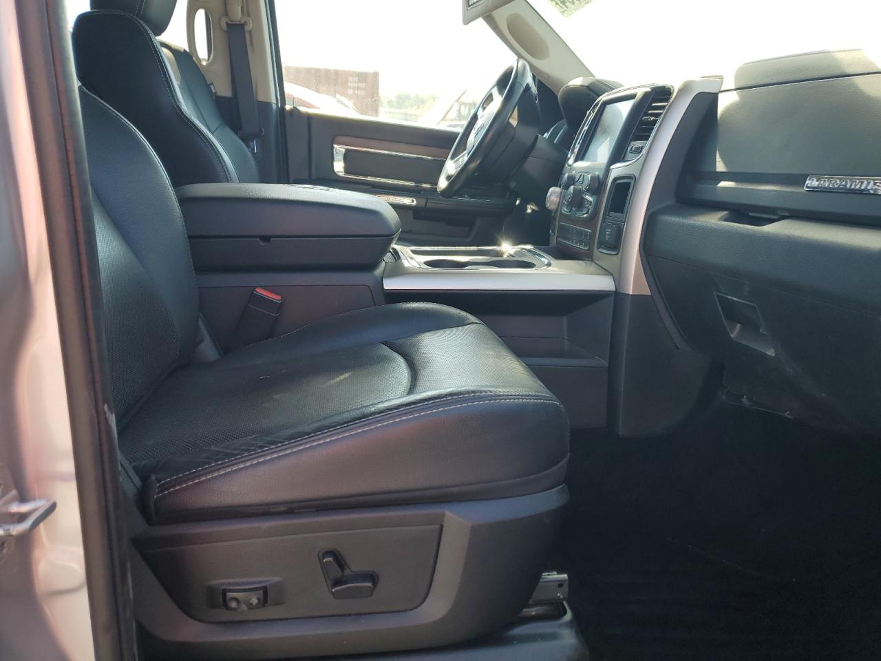 2016 RAM 1500 - Image 7