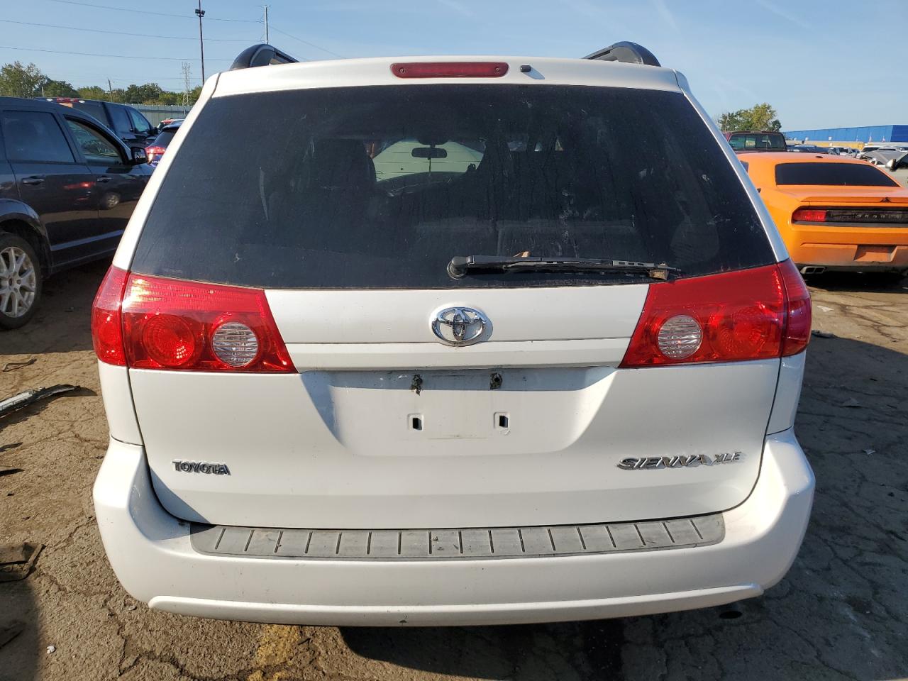 5TDZK22C38S202330 2008 Toyota Sienna Xle