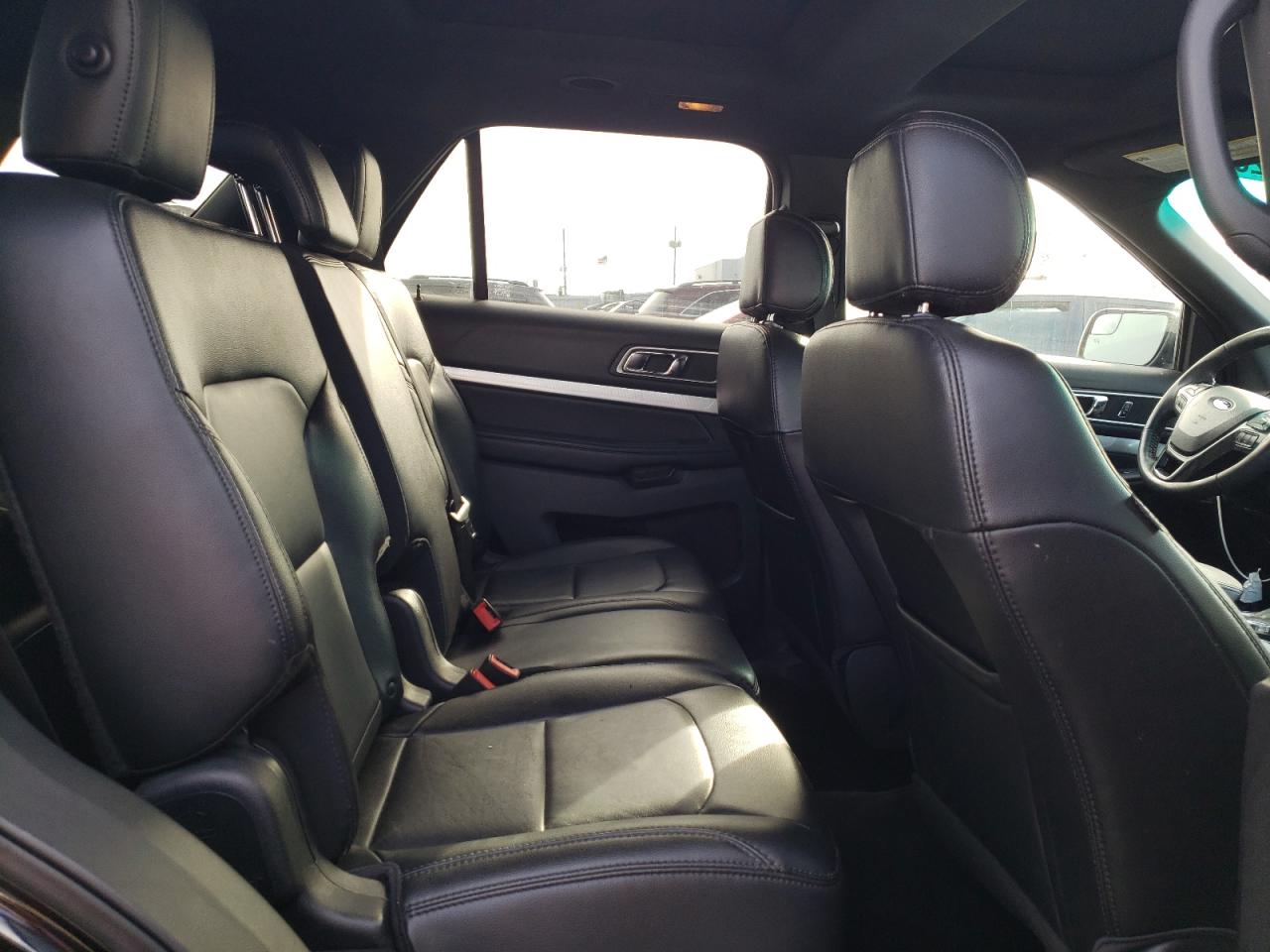 2016 Ford Explorer - Image 11