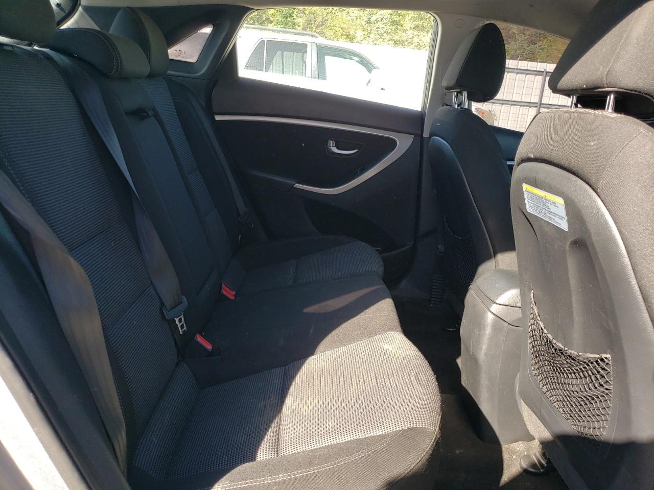 2015 Hyundai Elantra - Image 10