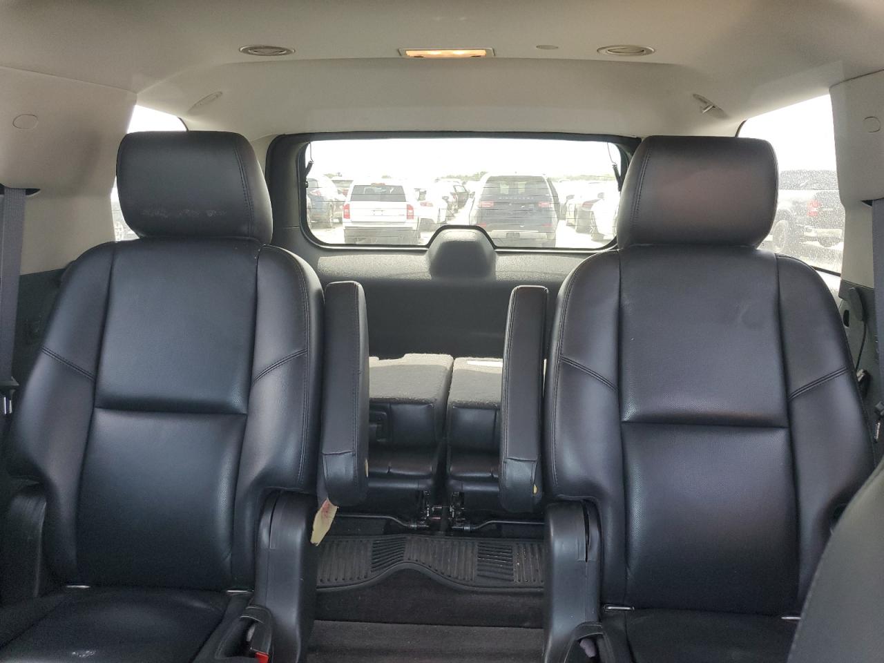 2011 Chevrolet Tahoe - Image 10