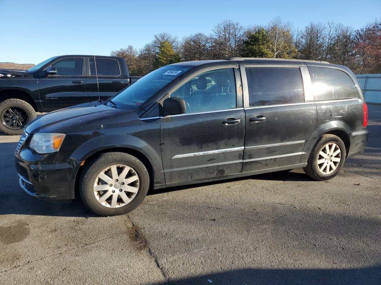 2014 Chrysler Town & Country - Image 1