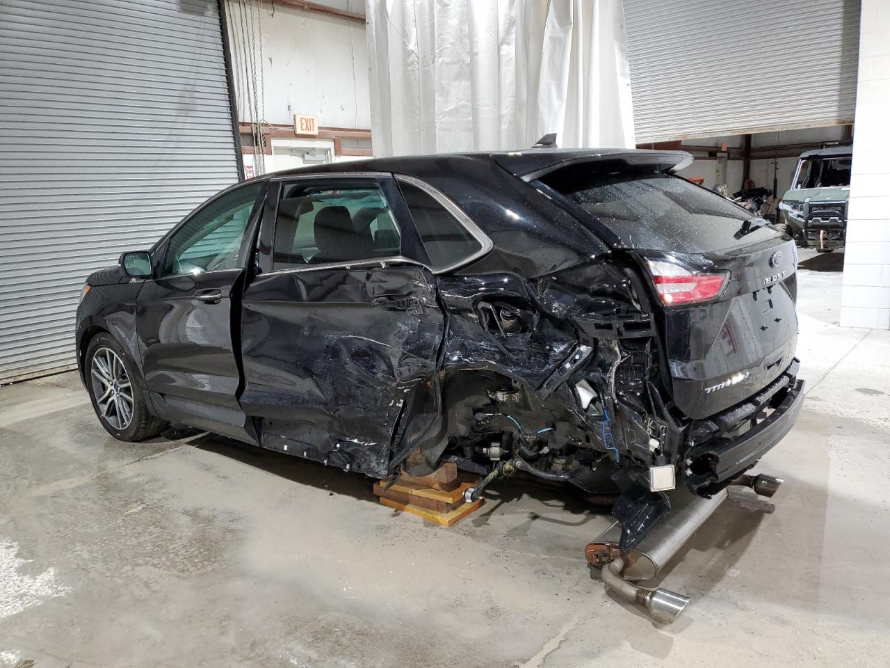 2021 Ford Edge - Image 2