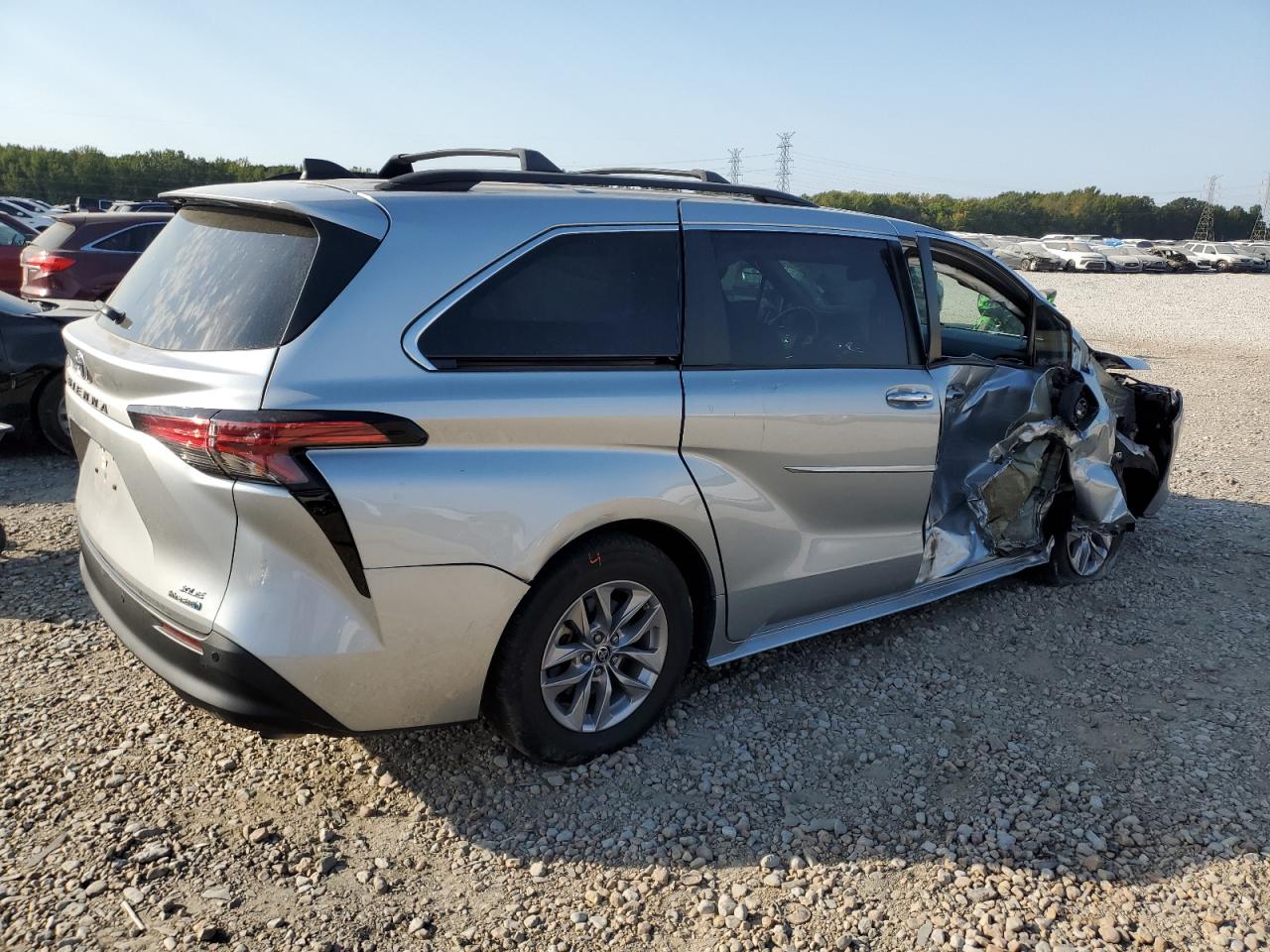 2022 Toyota Sienna - Image 3