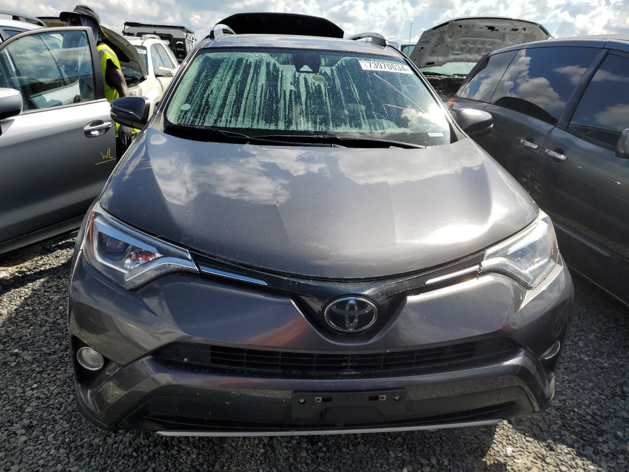 2017 Toyota RAV 4 - Image 5