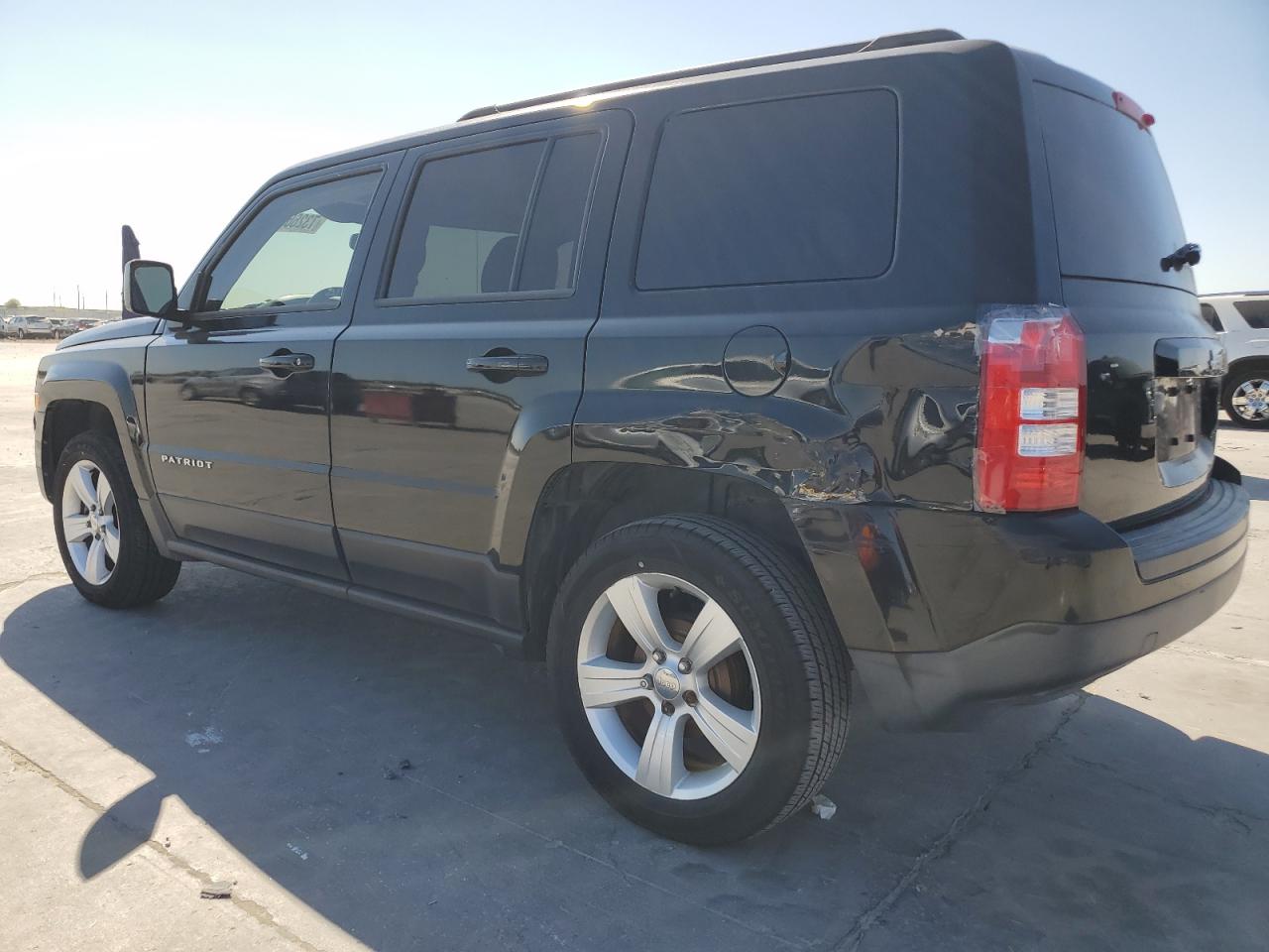 VIN 1C4NJPFB1ED900670 2014 JEEP PATRIOT no.2