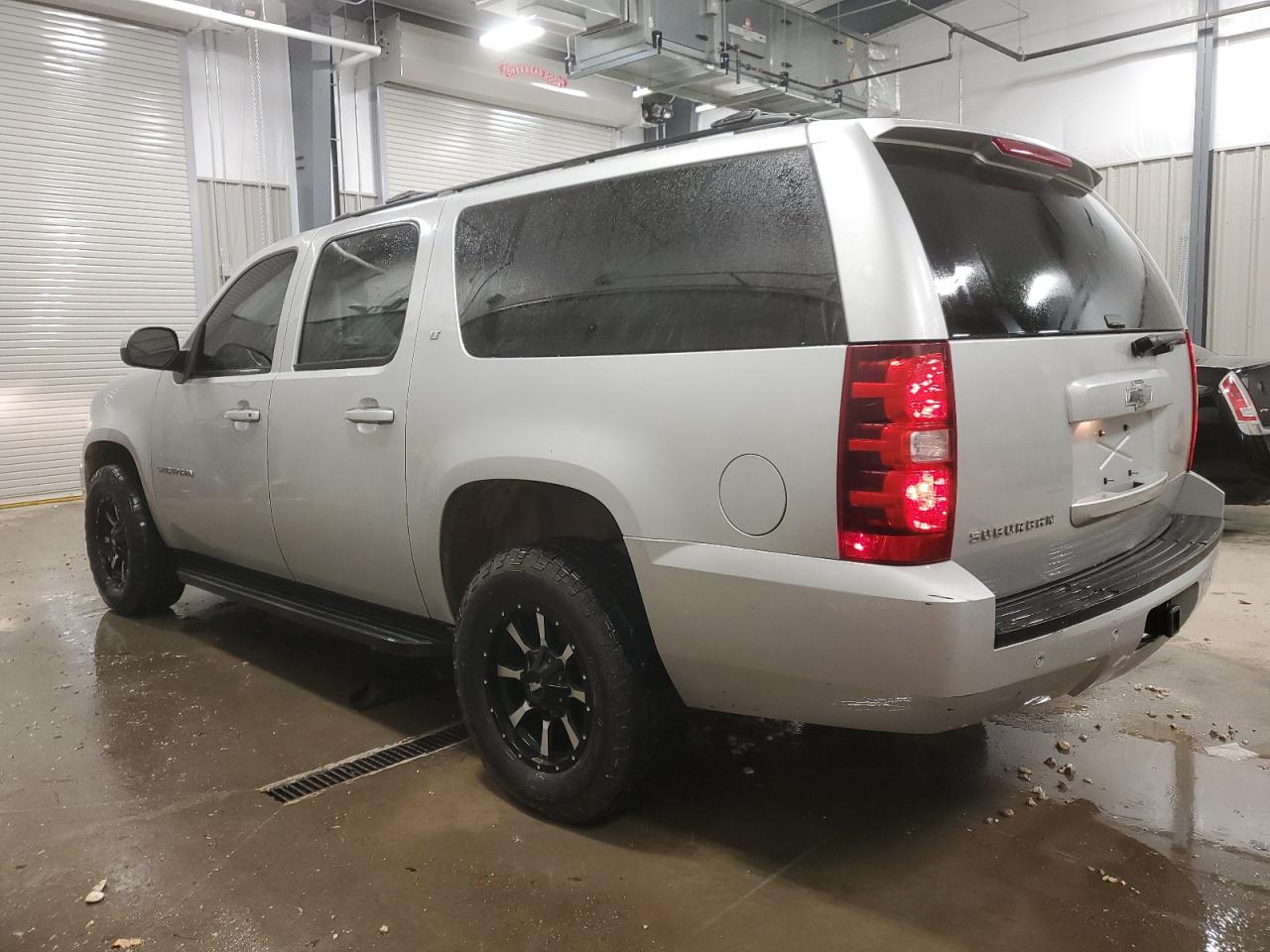 2010 Chevrolet Suburban - Image 2