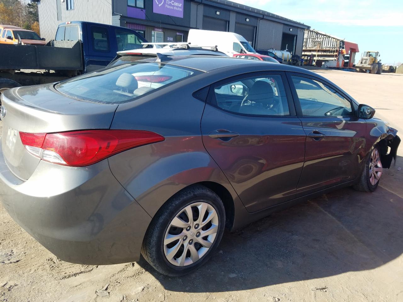 2013 Hyundai Elantra - Image 3