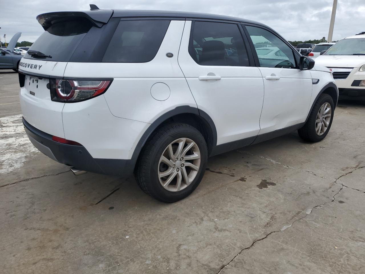 2016 Land Rover Discovery - Image 3