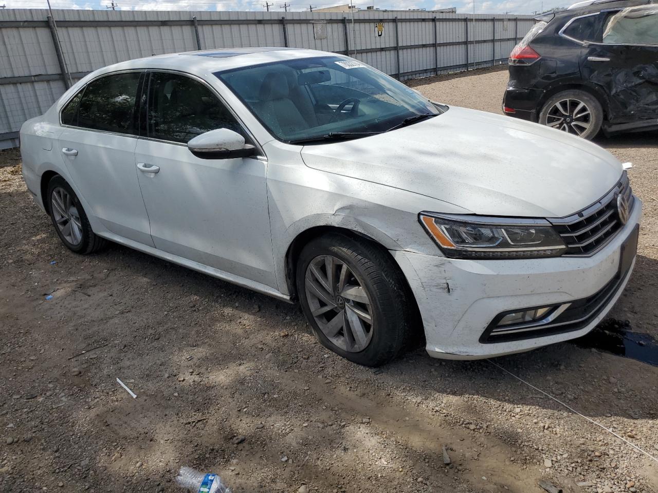 2018 Volkswagen Passat - Image 4