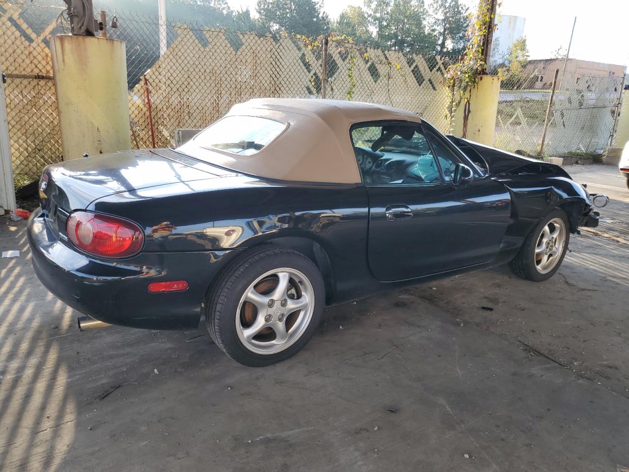 JM1NB353610201133 2001 Mazda Mx-5 Miata Base