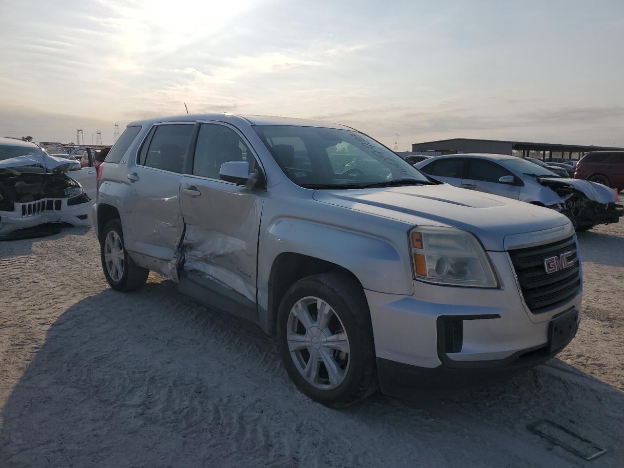 2017 GMC Terrain - Image 4
