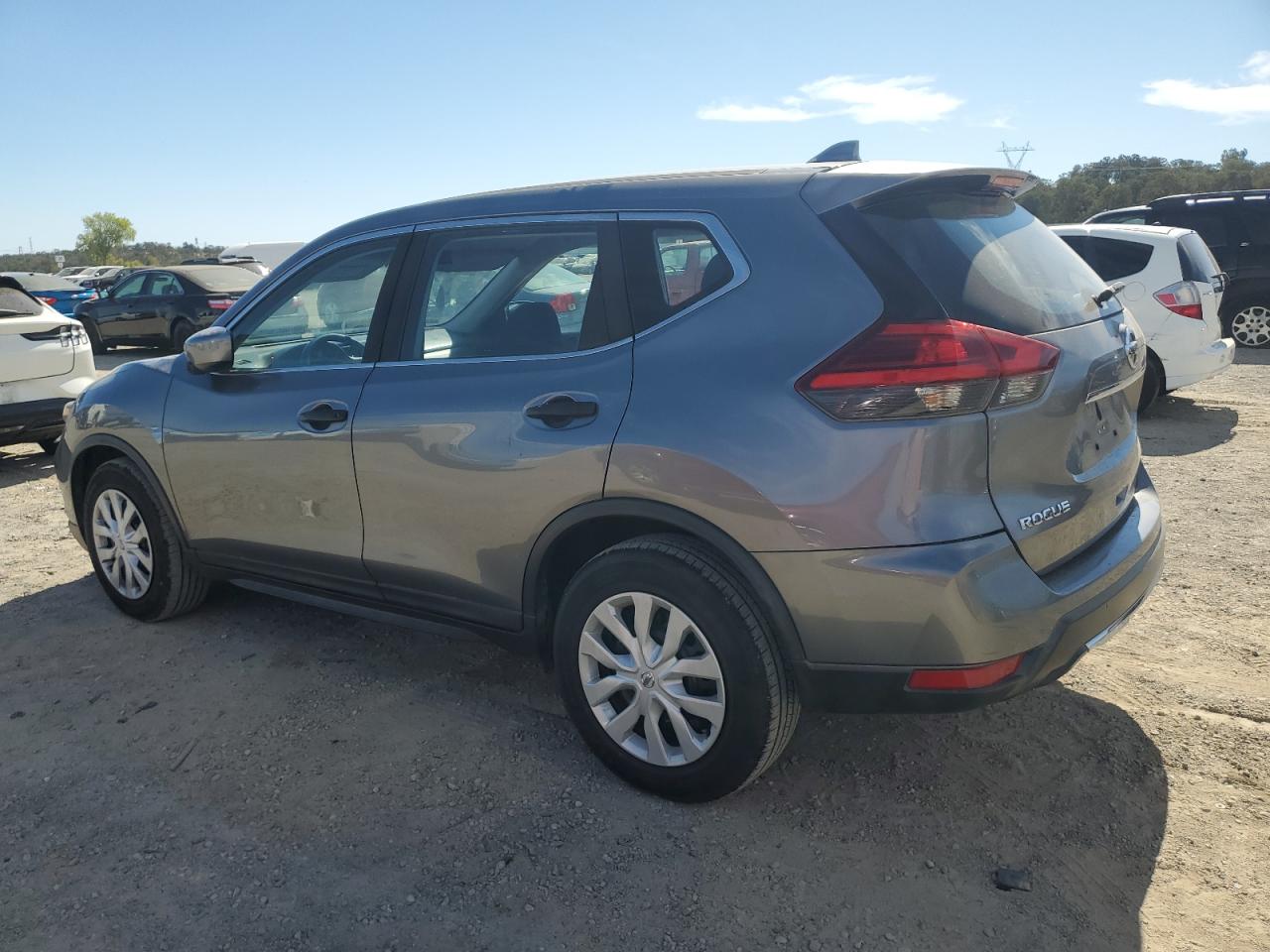 2017 Nissan Rogue - Image 2