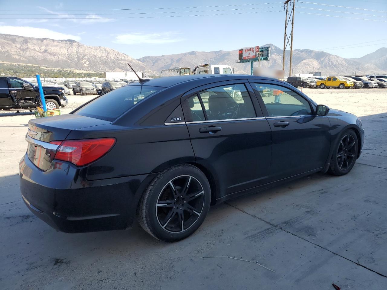 2013 Chrysler 200 - Image 3