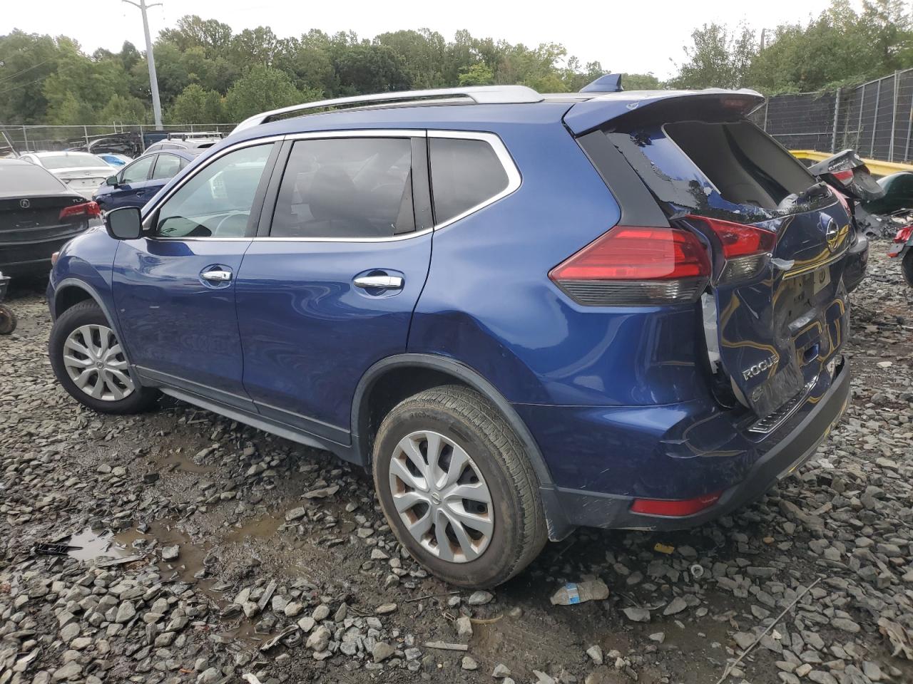 JN8AT2MV2HW006084 2017 NISSAN ROGUE - Image 2