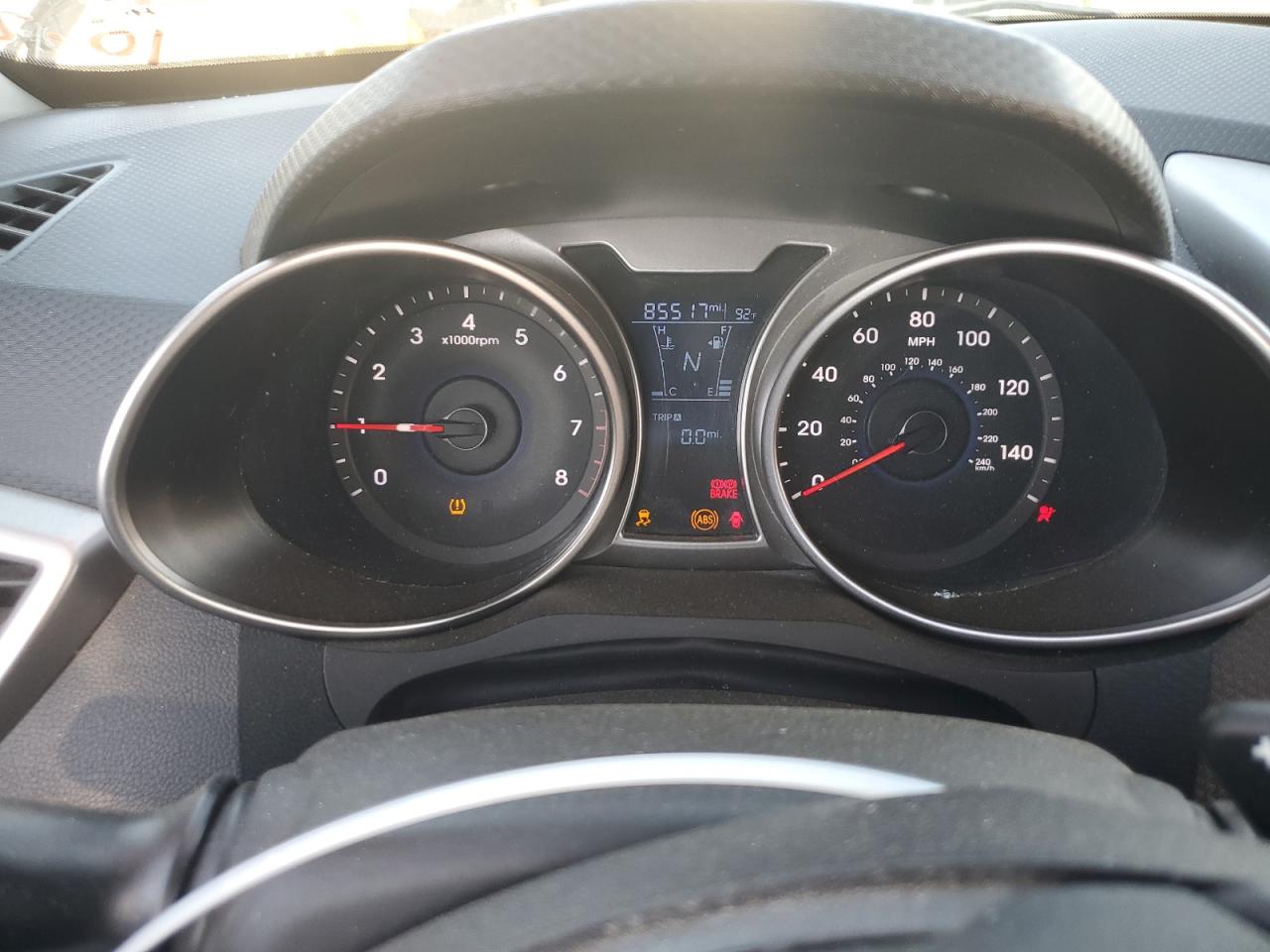 2017 Hyundai Veloster - Image 9