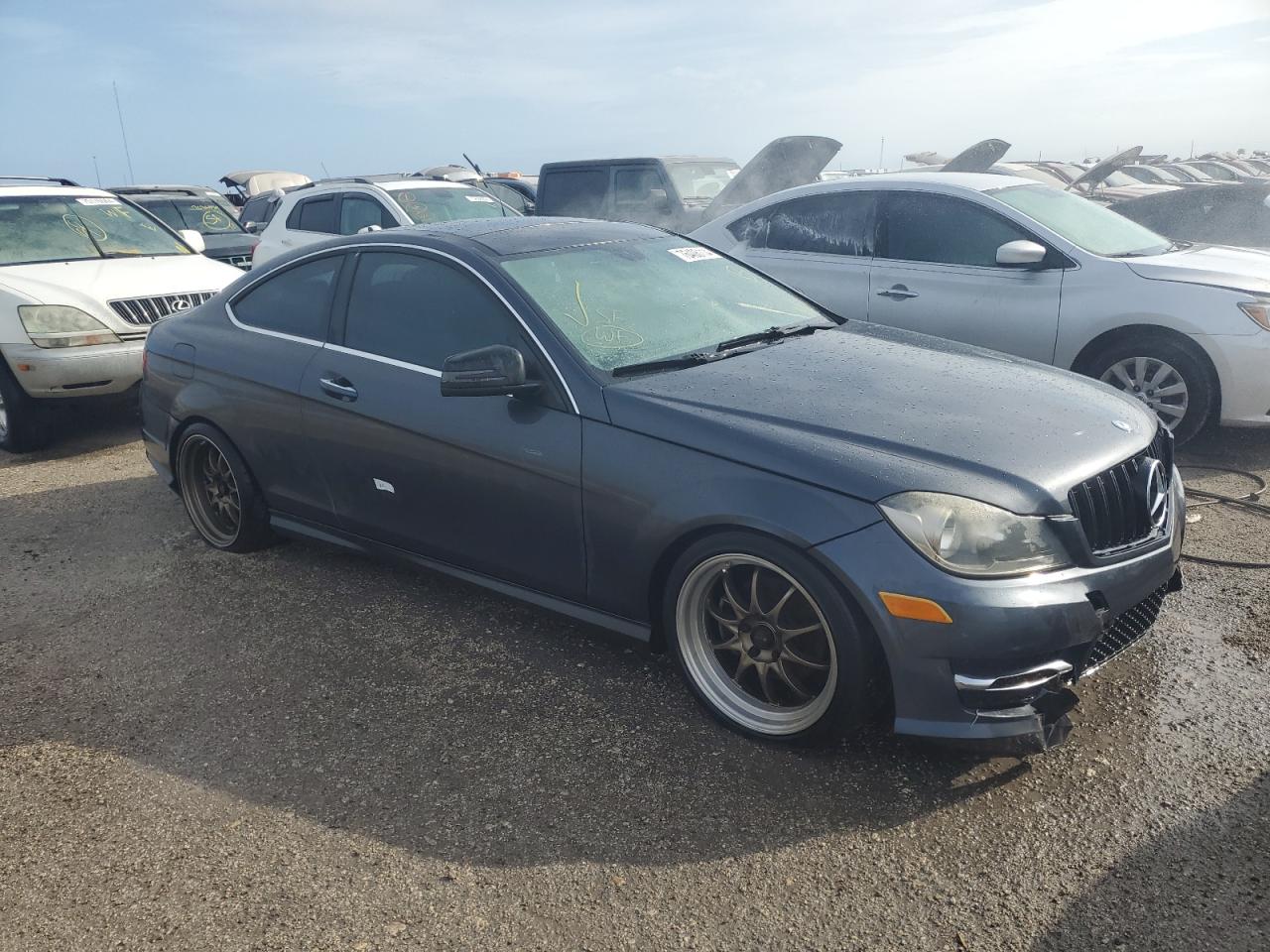 VIN WDDGJ4HBXDG074697 2013 MERCEDES-BENZ C-CLASS no.4