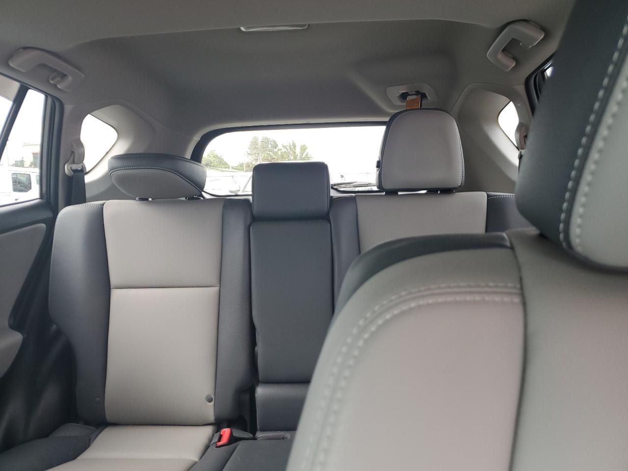 2015 Toyota RAV 4 - Image 10