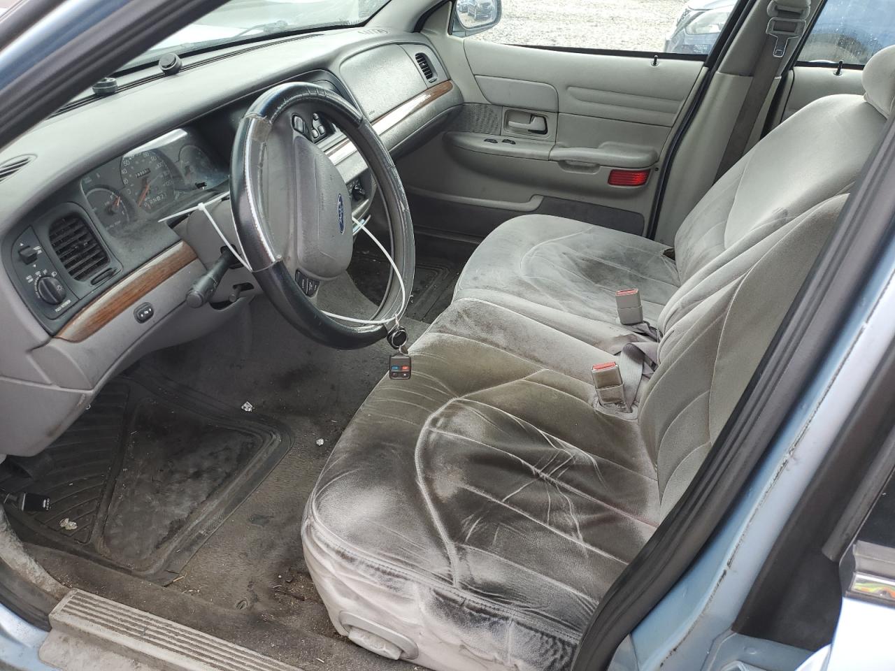 2002 Ford Crown Victoria VIN: 2FAFP73W62X129904 Lot: 76920564
