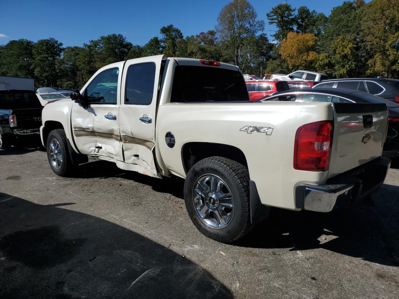 2012 Chevrolet Silverado - Image 2