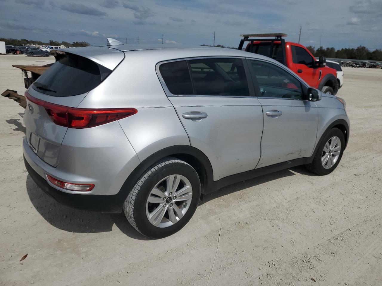 VIN KNDPM3ACXH7215756 2017 KIA SPORTAGE no.3