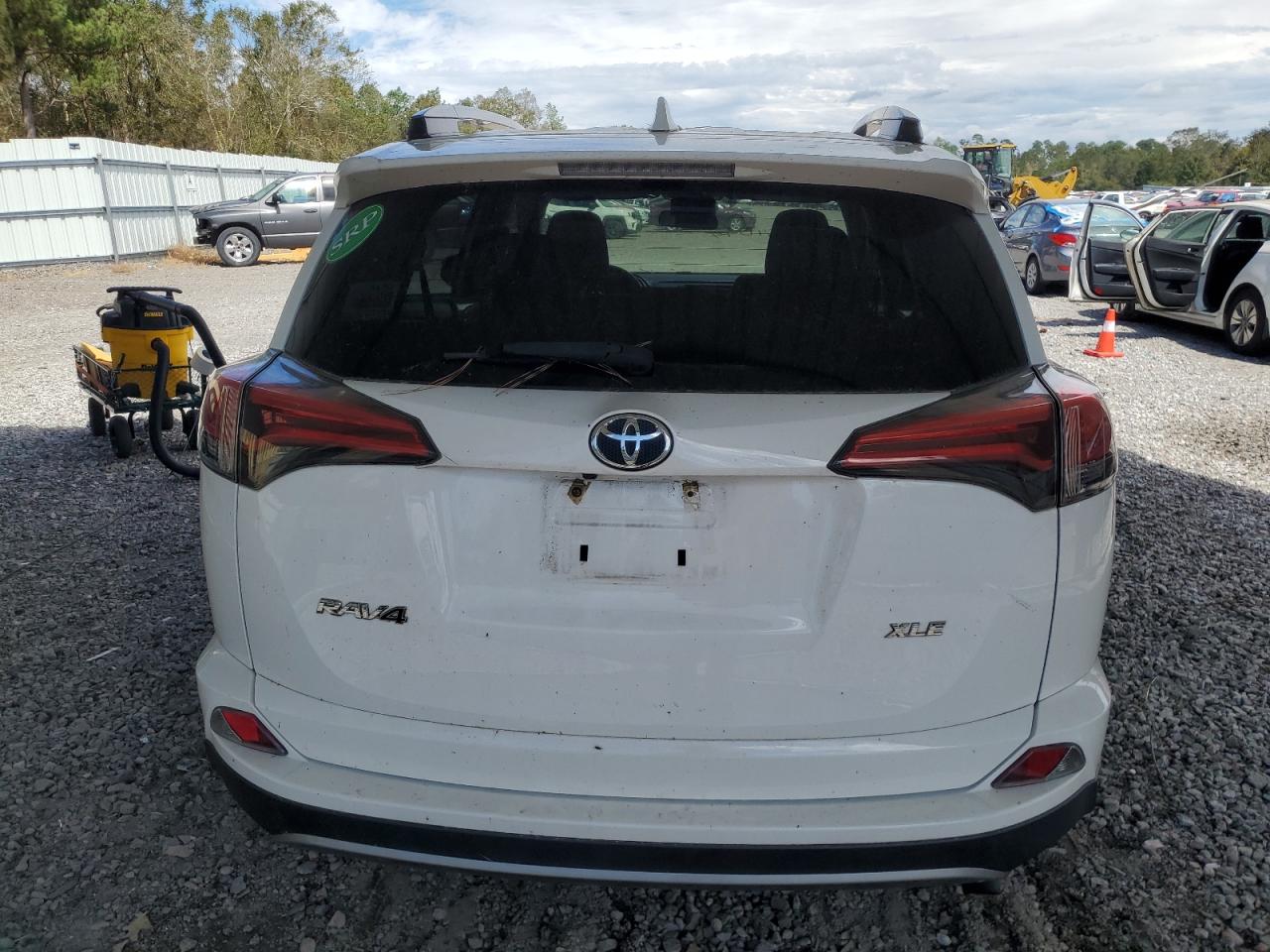 2T3WFREV5JW500959 2018 Toyota Rav4 Adventure